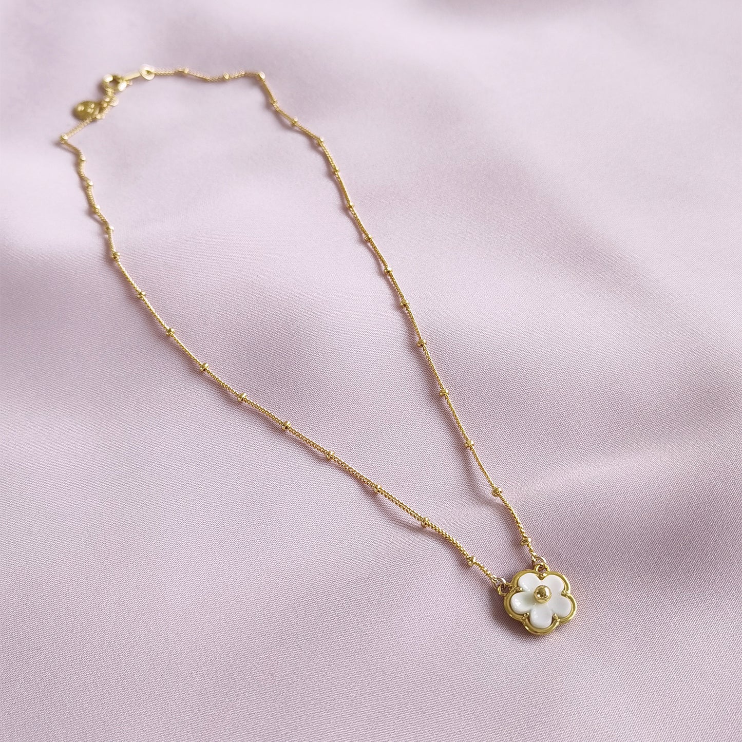 Mini Porcelain Daisy Necklace