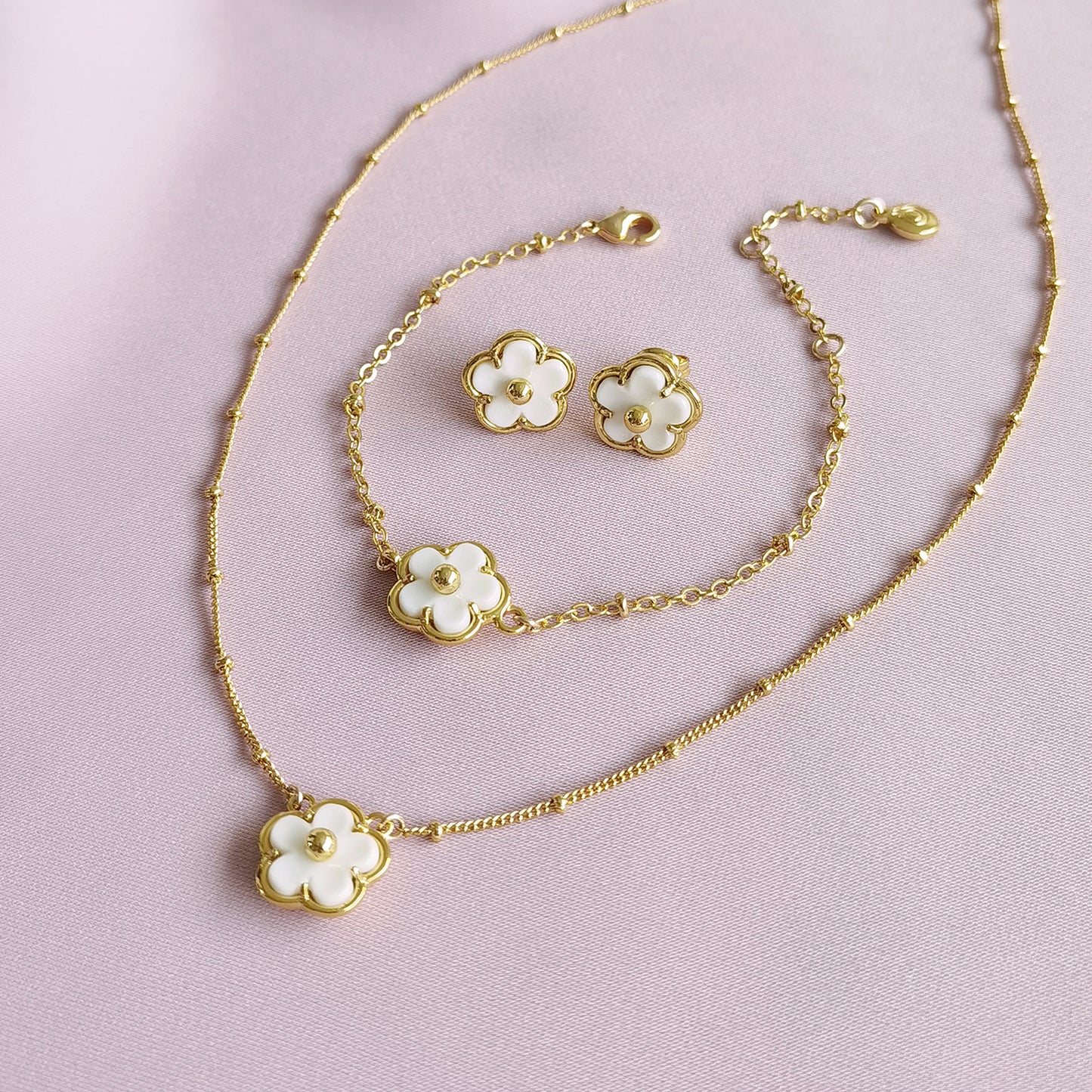 Mini Porcelain Daisy Necklace
