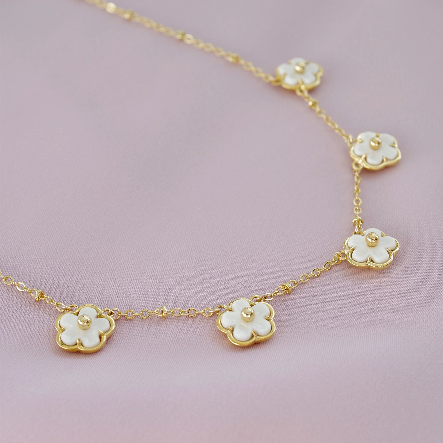 Mini Porcelain Daisy Short Station Necklace