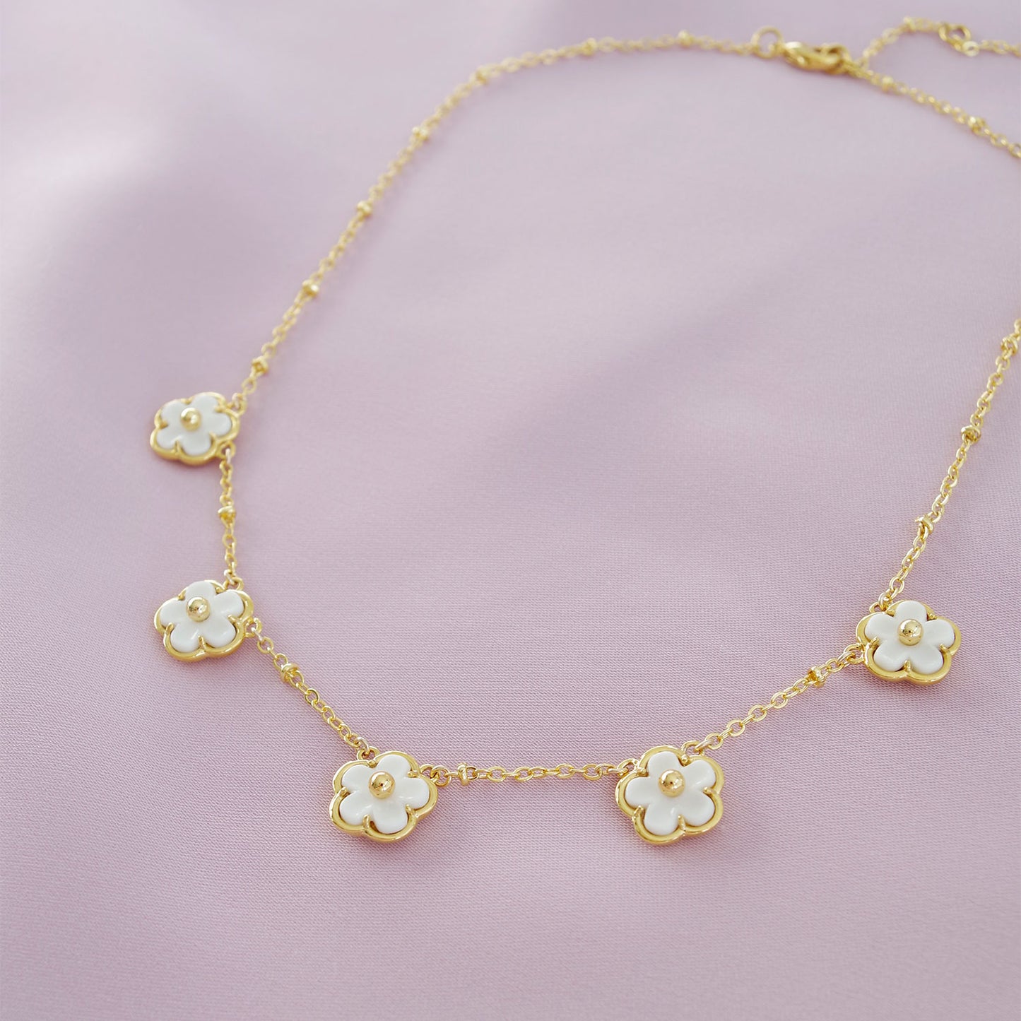 Mini Porcelain Daisy Short Station Necklace