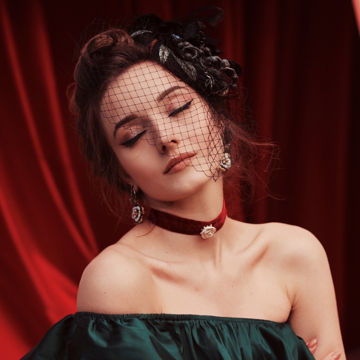 Golden White Cloud Rose Red Velvet Choker